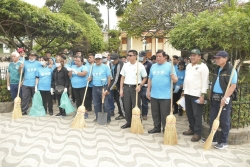 TRABAJADORES MUNICIPALES REALIZAN CAMPAÑA DE LIMPIEZA Y REFORESTACIÓN EN ZONAS CRÍTICAS DE HUANCABAMBA