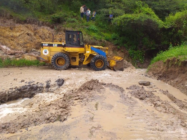 VIENE REALIZANDO TRABAJOS DE REHABILITACIÓN EN ZONAS CRÍTICAS AFECTADAS POR FUERTES LLUVIAS