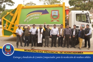 NUEVO CAMIÓN COMPACTADOR A DISPOSICIÓN DEL PUEBLO HUANCABAMBINO, PARA LA RECOLECCIÓN DE RESIDUOS SÓLIDOS