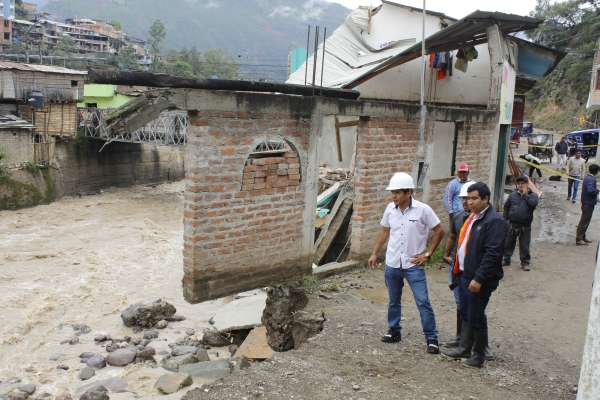 REGIDORES Y FUNCIONARIOS INSPECCIONAN ZONAS AFECTADAS POR LAS FUERTES LLUVIAS