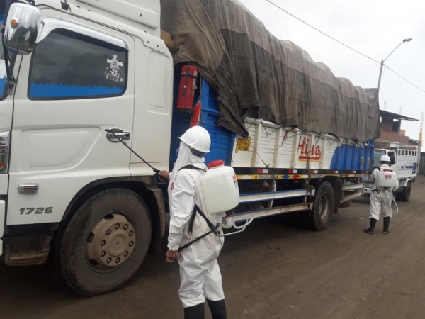 DESINFECCIÓN DE CAMIONES QUE TRASLADAN PRODUCTOS DE PRIMERA NECESIDAD A HUANCABAMBA