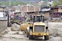 QUEBRADA LONGULO SE DESBORDA Y OCASIONA CAÍDA DE VARIAS VIVIENDAS