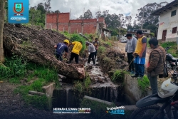 COMUNA PROVINCIAL REALIZA DESCOLMATACIÓN DE CANALETAS EN NUESTRA CIUDAD