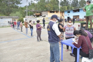 ENTREGA DE CANASTA BÁSICA FAMILIAR A HOGARES EN SITUACIÓN DE POBREZA Y POBREZA EXTREMA